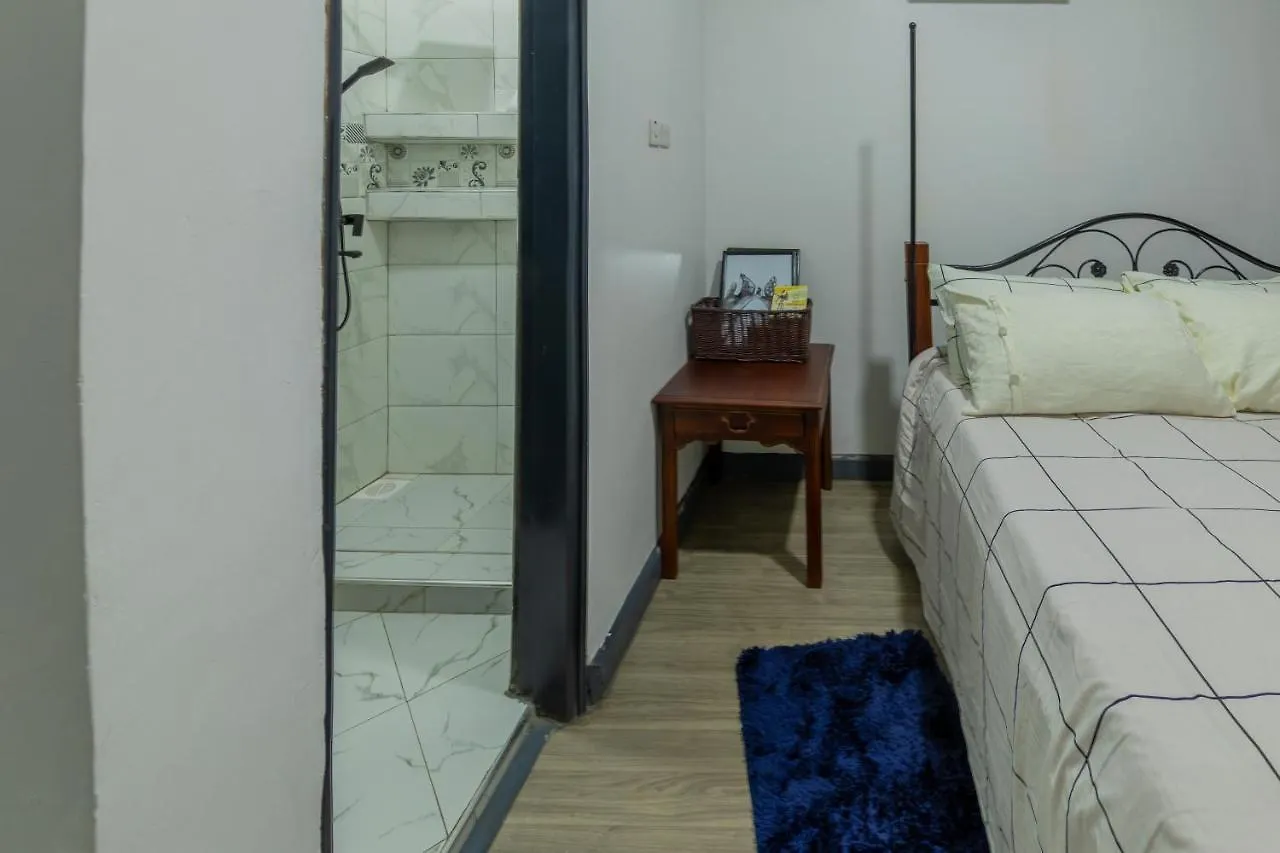 Oasis Villa Home カンパラ