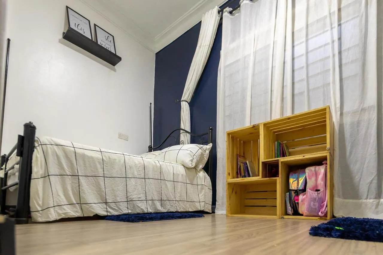 Oasis Villa Home カンパラ