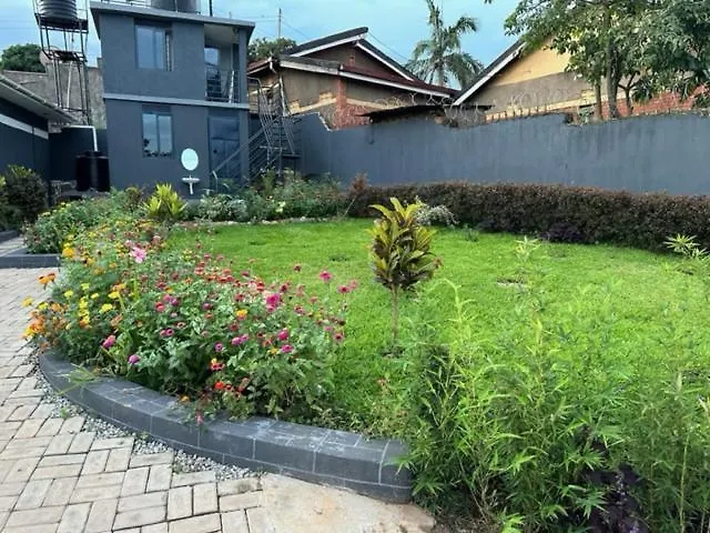 Oasis Villa Home カンパラ